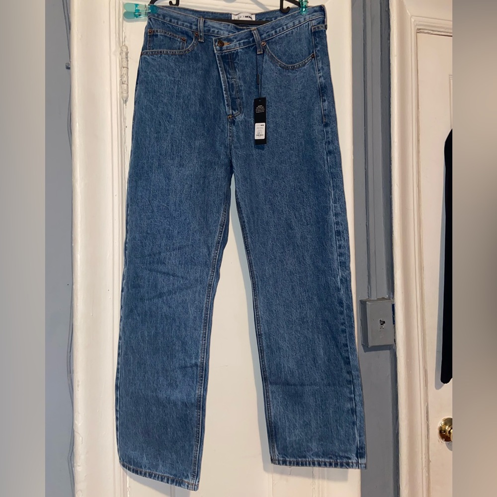 Fashion Nova Size 11 Medium wash
Petite Crossover Straight Leg Jeans (ZDJ1407P)